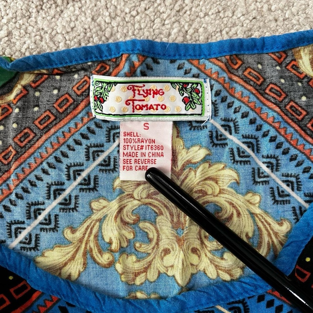 Colorful Geometric Patterned Top - Picture 7 of 7